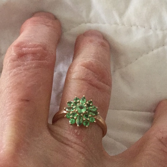 Jewelry - Lovely 14k ring, 7.25